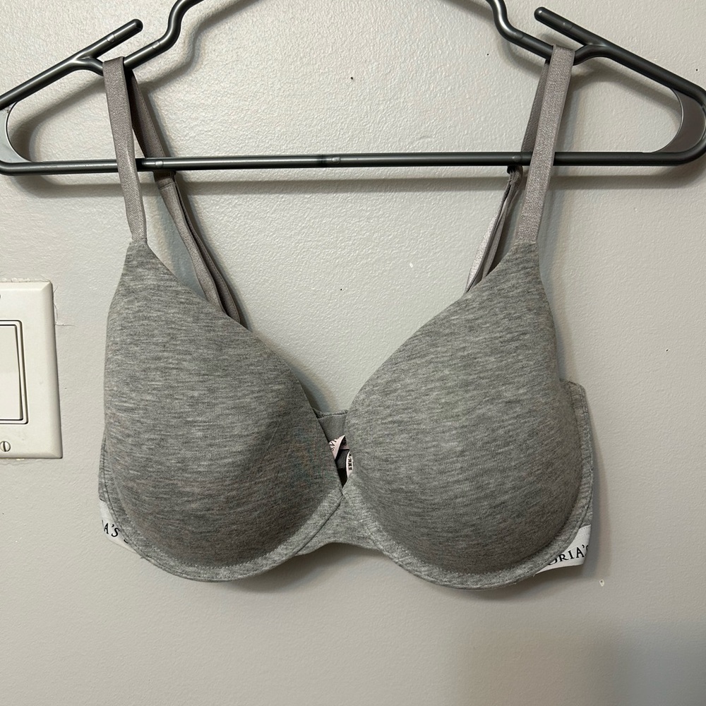 Victoria Secret The T-Shirt Cotton Lightly lined Demi Bra in light grey.